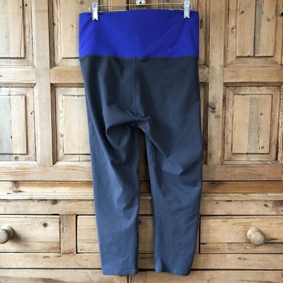 Fabletics Small Purple Gray Cropped Leggings - Picture 4 of 7
